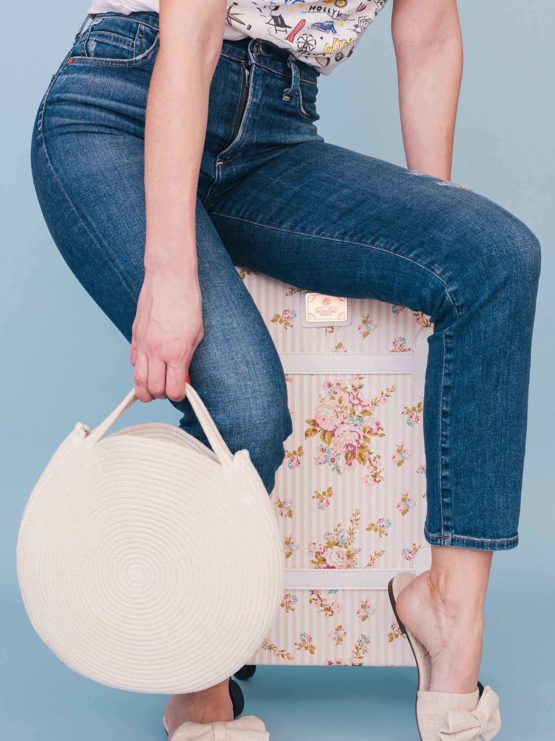 15 Best Lightweight Travel Tote Bags For Getaway [2022]